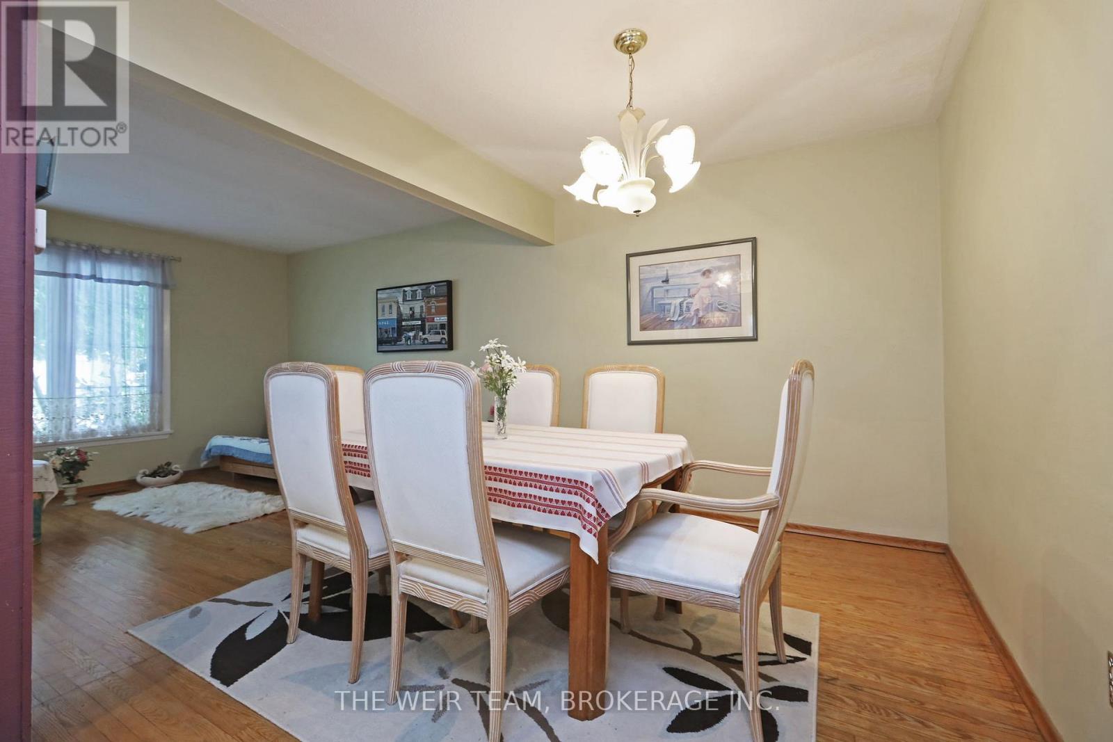 1577 Otterby Road, Mississauga (Applewood), Ontario  L4X 1W8 - Photo 11 - W12448754
