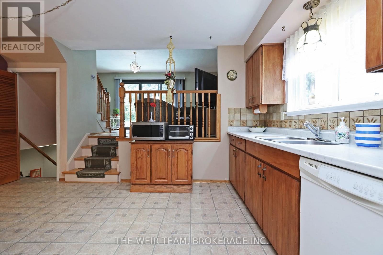 1577 Otterby Road, Mississauga (Applewood), Ontario  L4X 1W8 - Photo 18 - W12448754