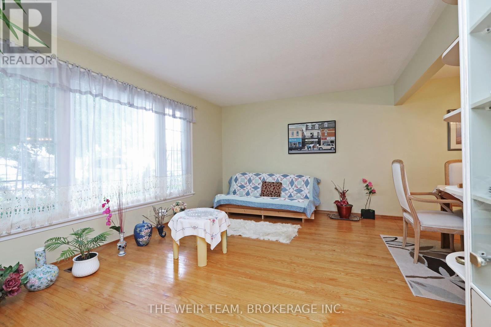 1577 Otterby Road, Mississauga (Applewood), Ontario  L4X 1W8 - Photo 3 - W12448754