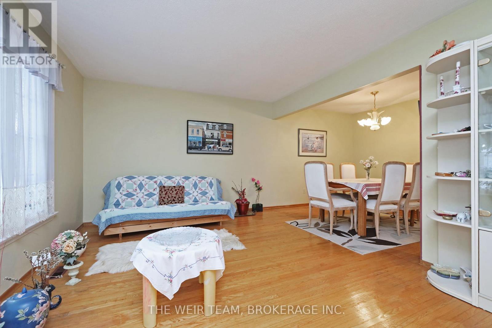 1577 Otterby Road, Mississauga (Applewood), Ontario  L4X 1W8 - Photo 4 - W12448754