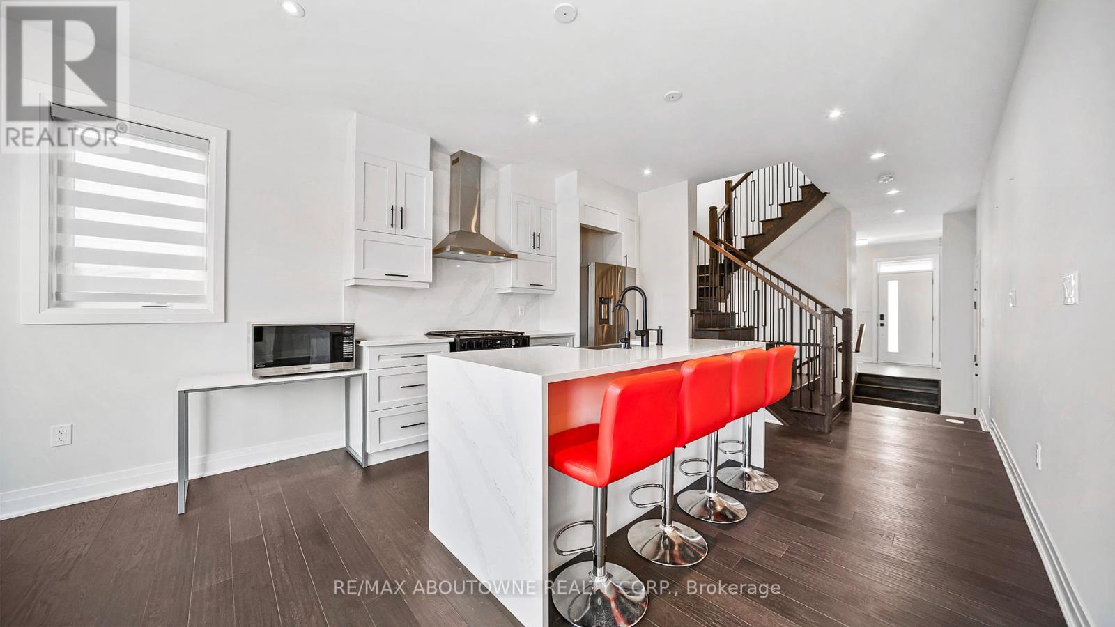 102 Settlers Road E, Oakville, Ontario  L6H 7W5 - Photo 11 - W12448821