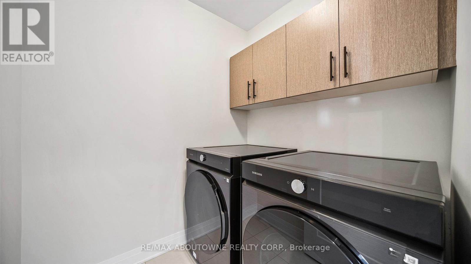 102 Settlers Road E, Oakville, Ontario  L6H 7W5 - Photo 18 - W12448821