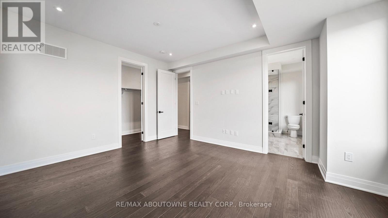 102 Settlers Road E, Oakville, Ontario  L6H 7W5 - Photo 21 - W12448821
