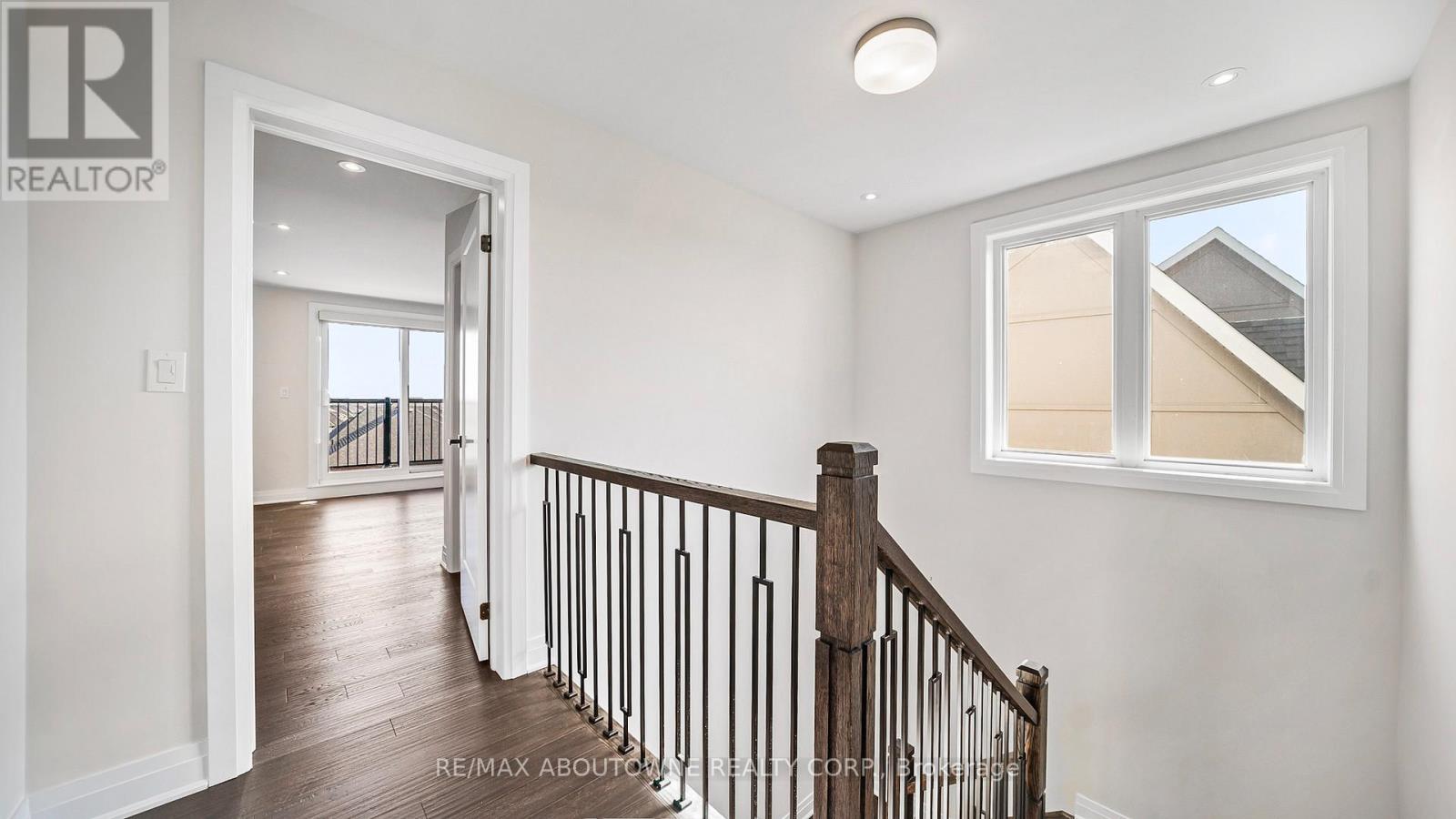 102 Settlers Road E, Oakville, Ontario  L6H 7W5 - Photo 24 - W12448821