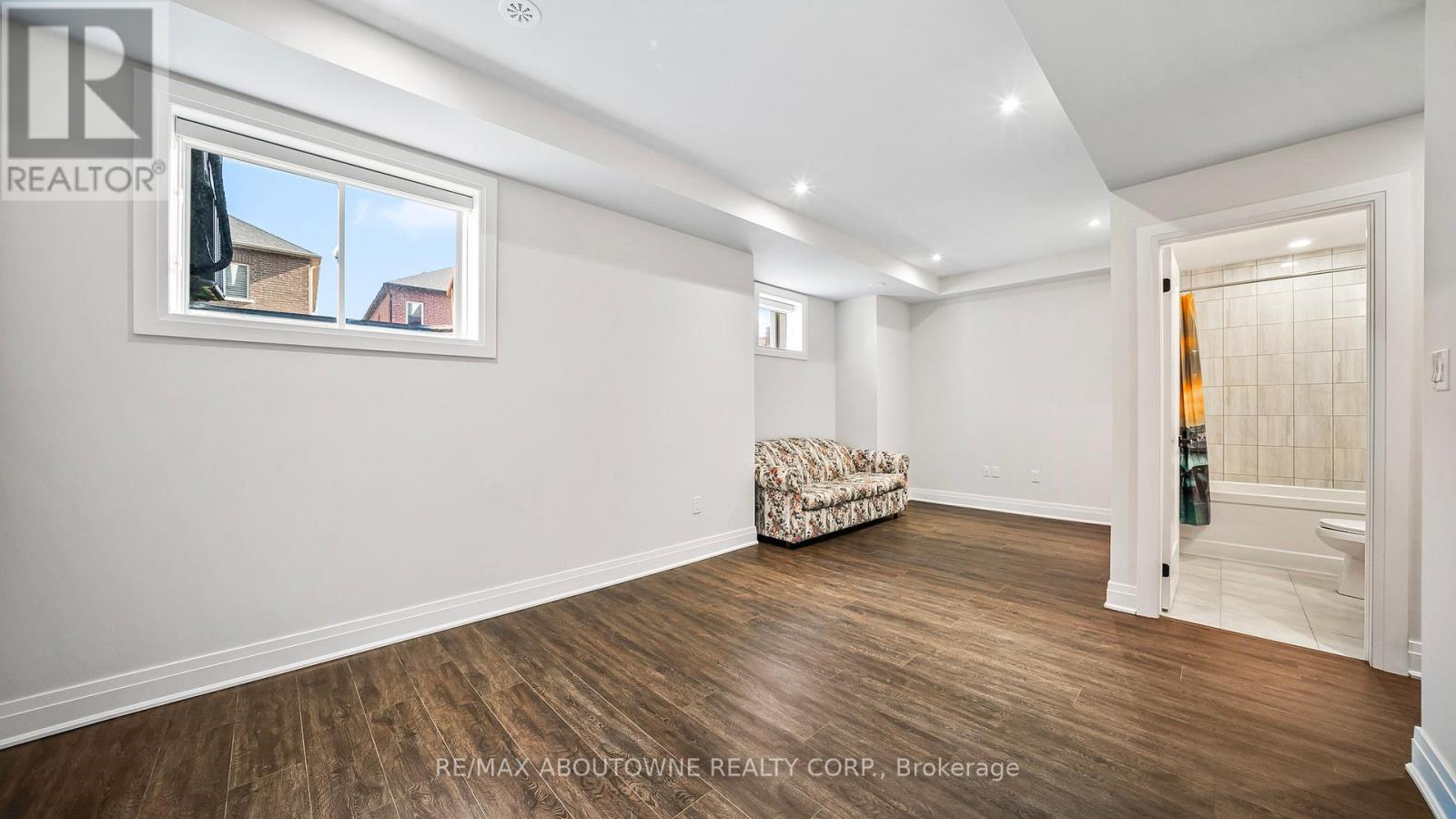 102 Settlers Road E, Oakville, Ontario  L6H 7W5 - Photo 30 - W12448821