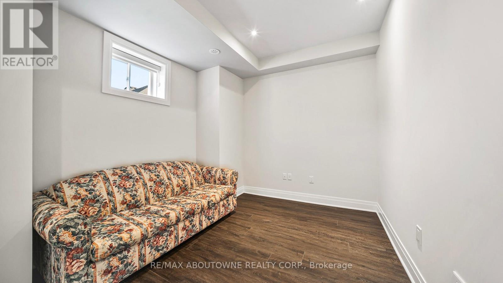 102 Settlers Road E, Oakville, Ontario  L6H 7W5 - Photo 31 - W12448821