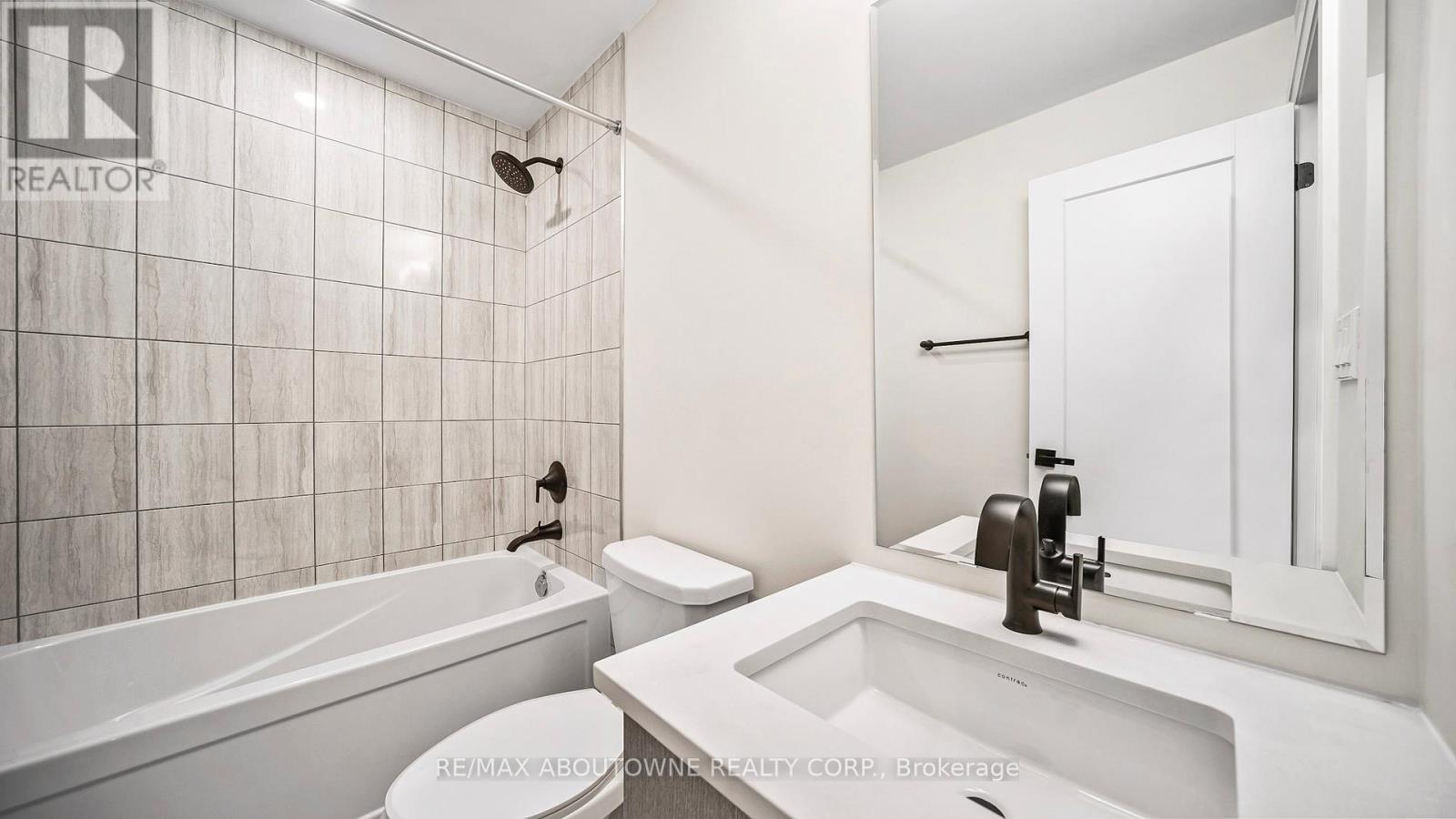 102 Settlers Road E, Oakville, Ontario  L6H 7W5 - Photo 32 - W12448821