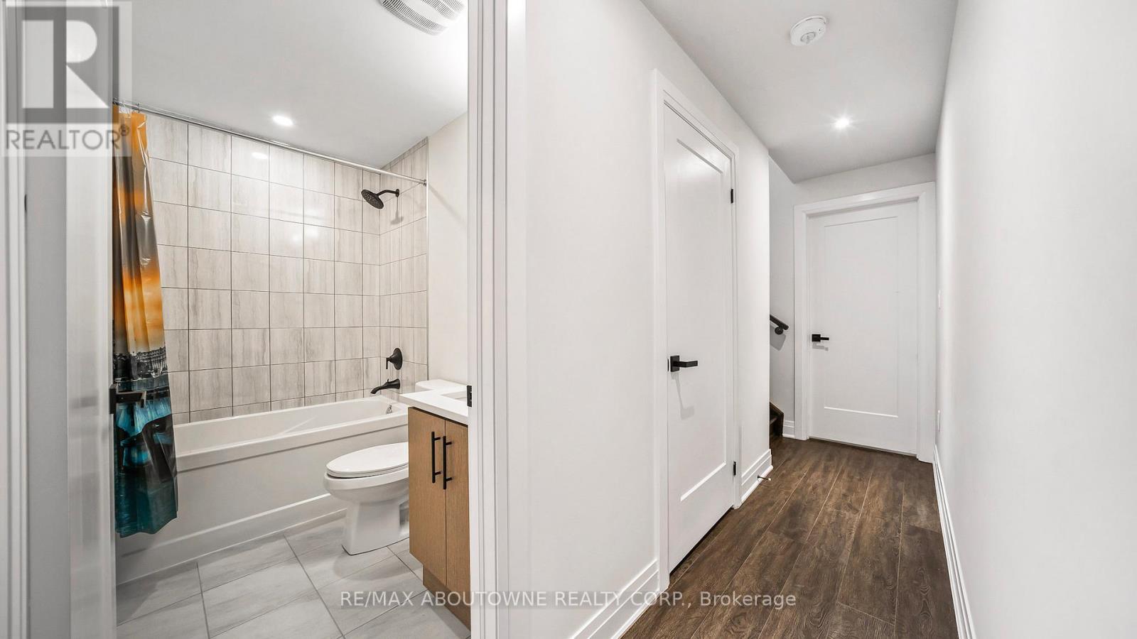 102 Settlers Road E, Oakville, Ontario  L6H 7W5 - Photo 33 - W12448821