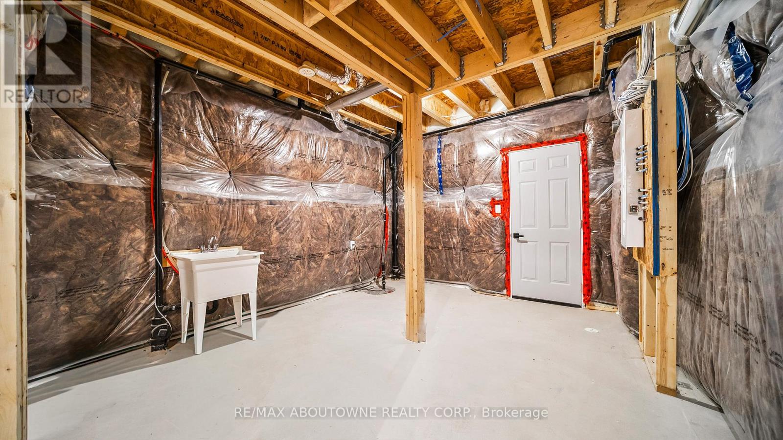 102 Settlers Road E, Oakville, Ontario  L6H 7W5 - Photo 34 - W12448821