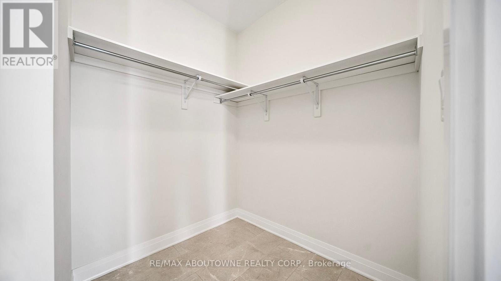 102 Settlers Road E, Oakville, Ontario  L6H 7W5 - Photo 6 - W12448821