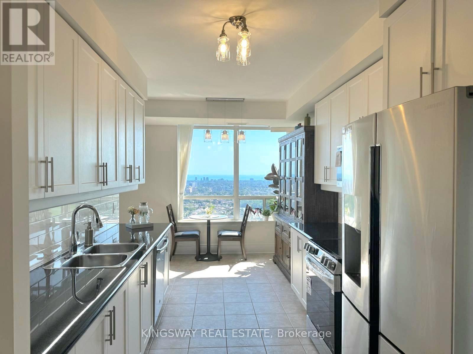 3009 - 3880 Duke Of York Boulevard, Mississauga (City Centre), Ontario  L5B 4M7 - Photo 10 - W12448828
