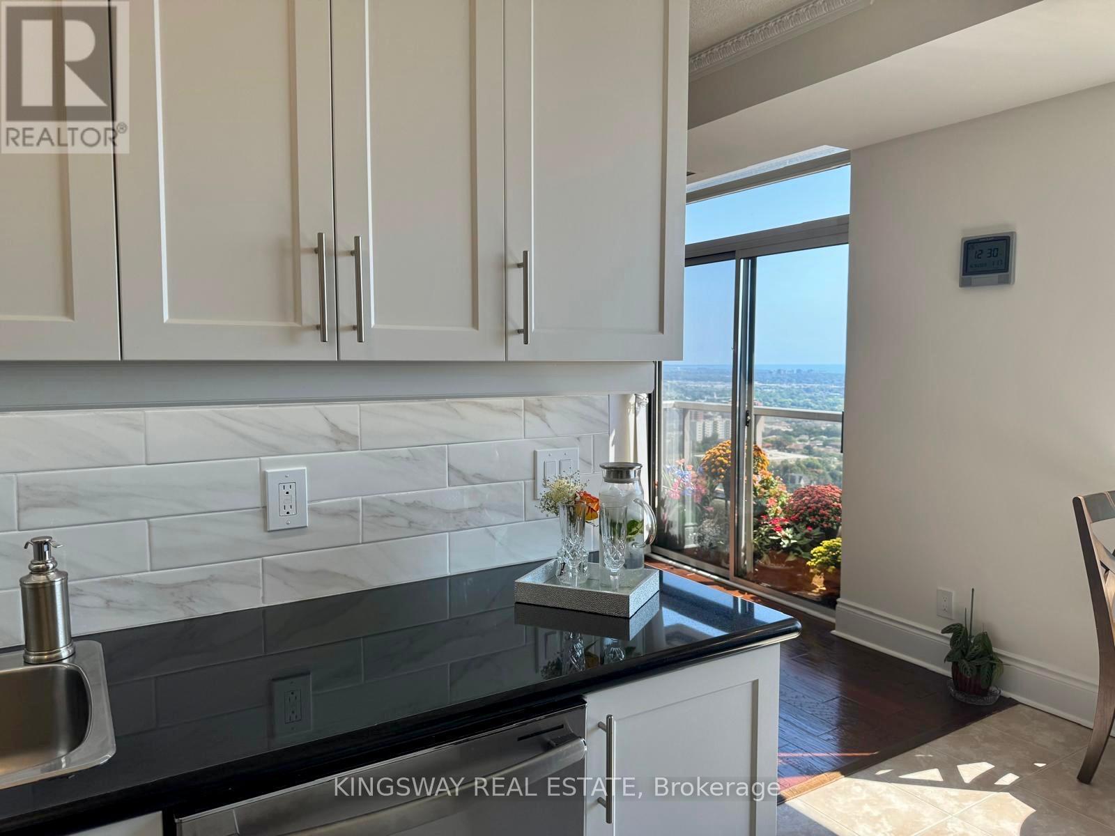 3009 - 3880 Duke Of York Boulevard, Mississauga (City Centre), Ontario  L5B 4M7 - Photo 11 - W12448828