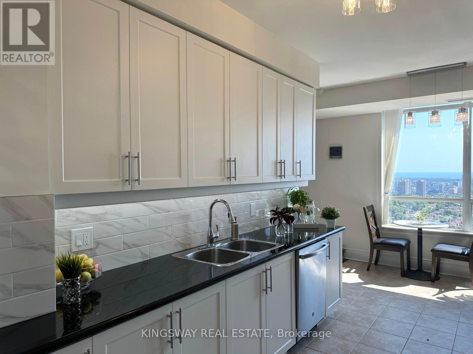 3009 - 3880 Duke Of York Boulevard, Mississauga (City Centre), Ontario  L5B 4M7 - Photo 12 - W12448828