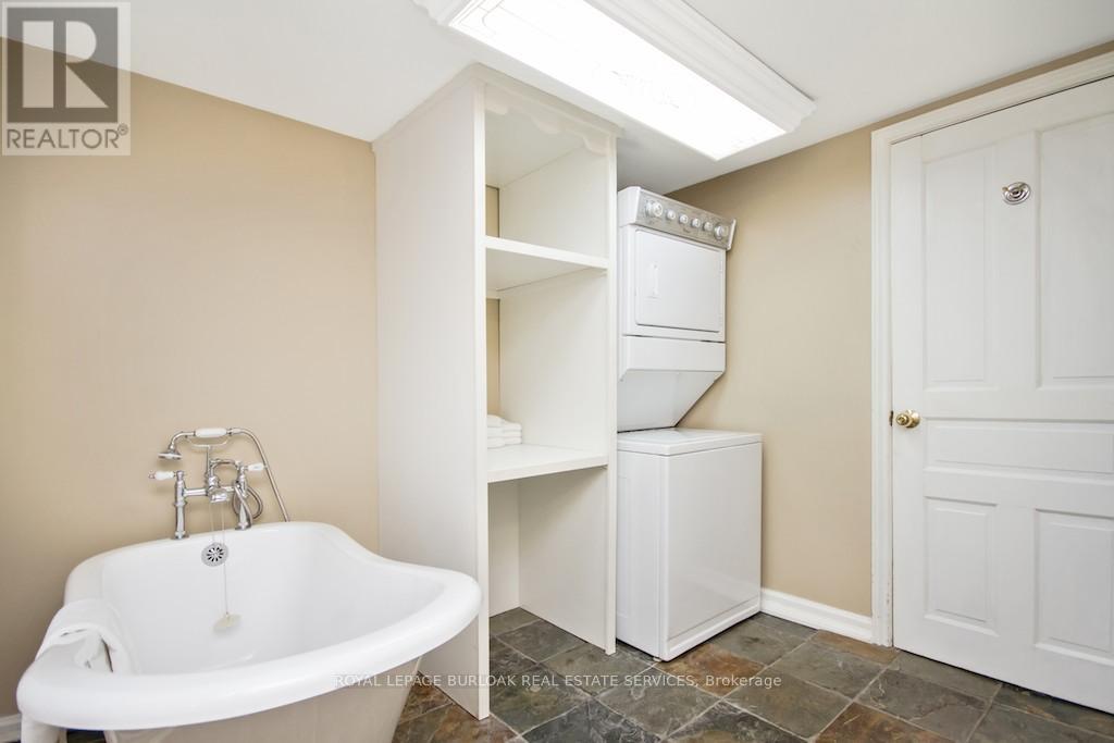 470 Nelson Avenue, Burlington (Brant), Ontario  L7S 1N5 - Photo 11 - W12448856
