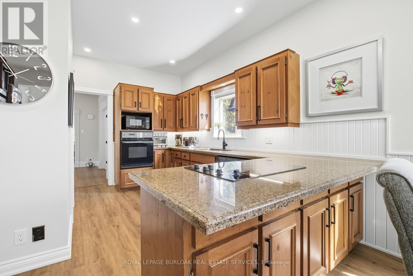 470 Nelson Avenue, Burlington (Brant), Ontario  L7S 1N5 - Photo 22 - W12448856
