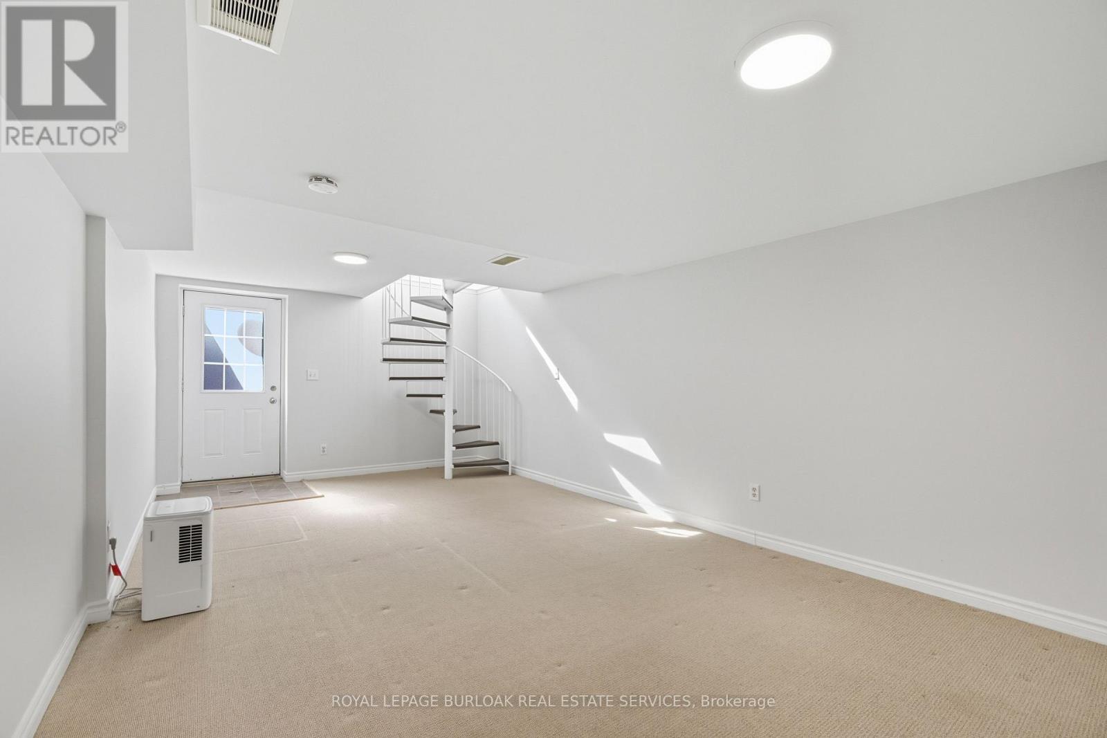 470 Nelson Avenue, Burlington (Brant), Ontario  L7S 1N5 - Photo 36 - W12448856