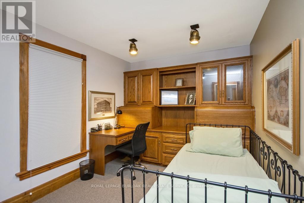 470 Nelson Avenue, Burlington (Brant), Ontario  L7S 1N5 - Photo 9 - W12448856