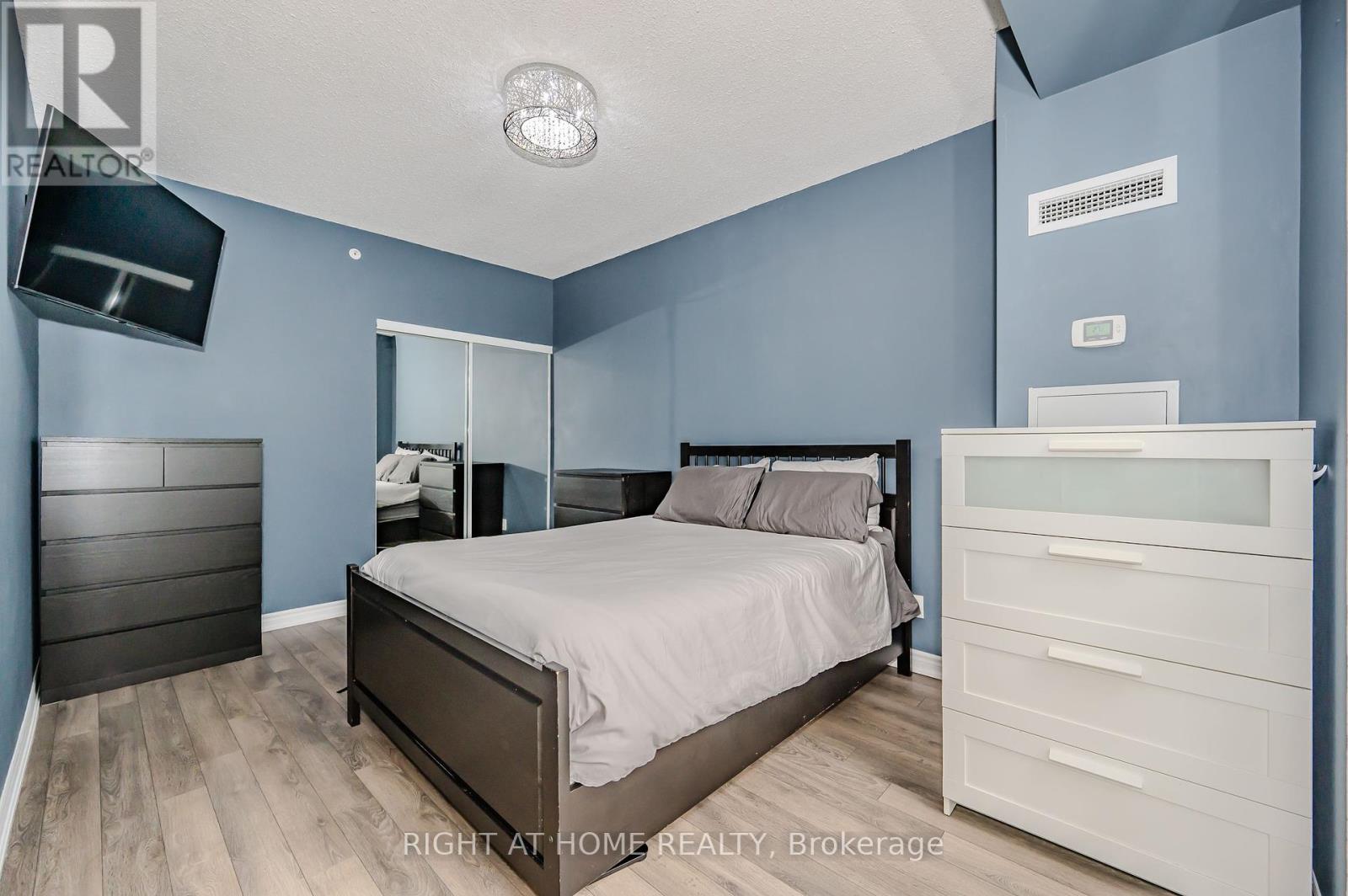 917 - 15 James Finlay Way, Toronto (Downsview-Roding-Cfb), Ontario  M3M 0B3 - Photo 14 - W12448869