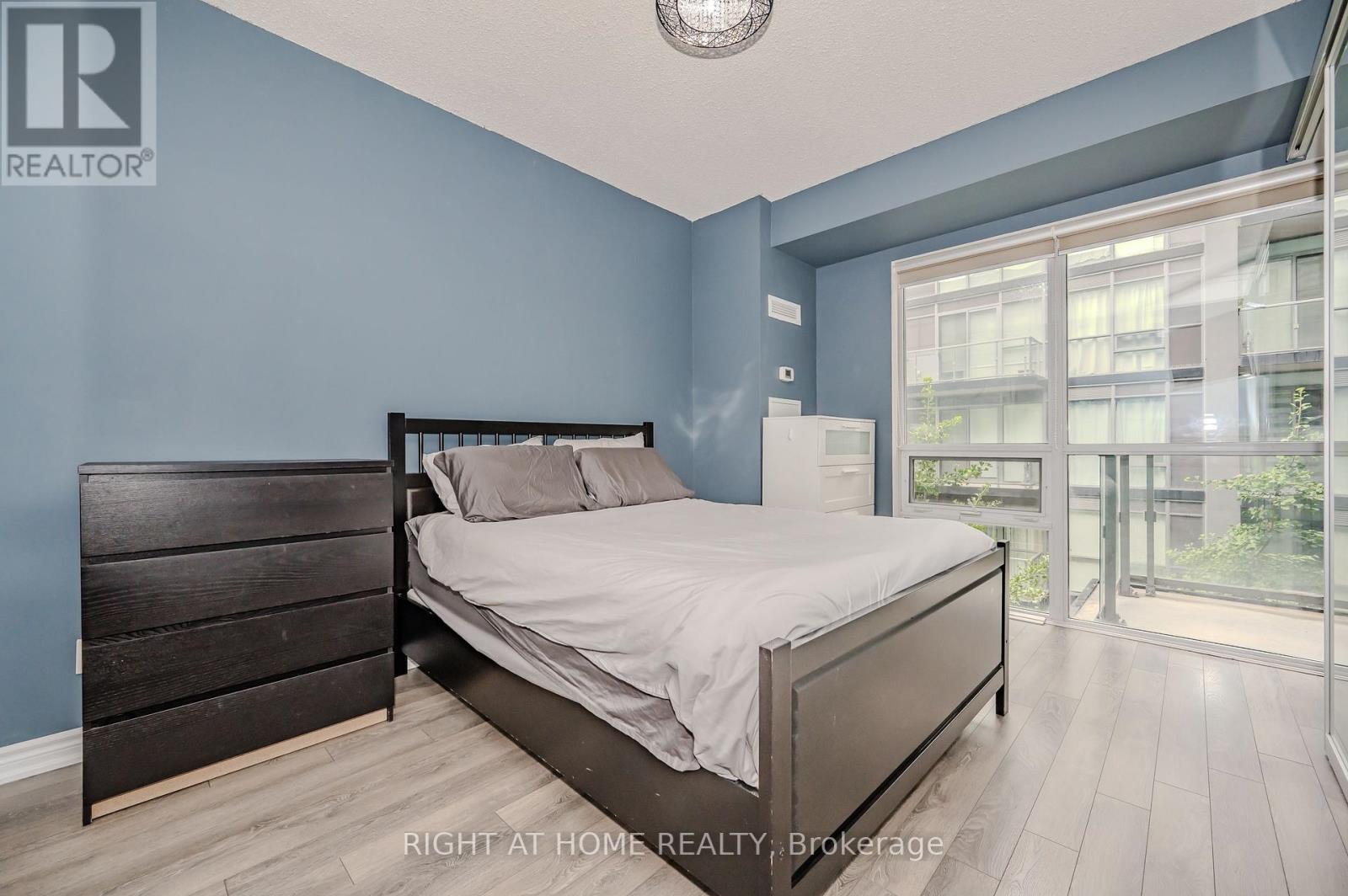 917 - 15 James Finlay Way, Toronto (Downsview-Roding-Cfb), Ontario  M3M 0B3 - Photo 15 - W12448869