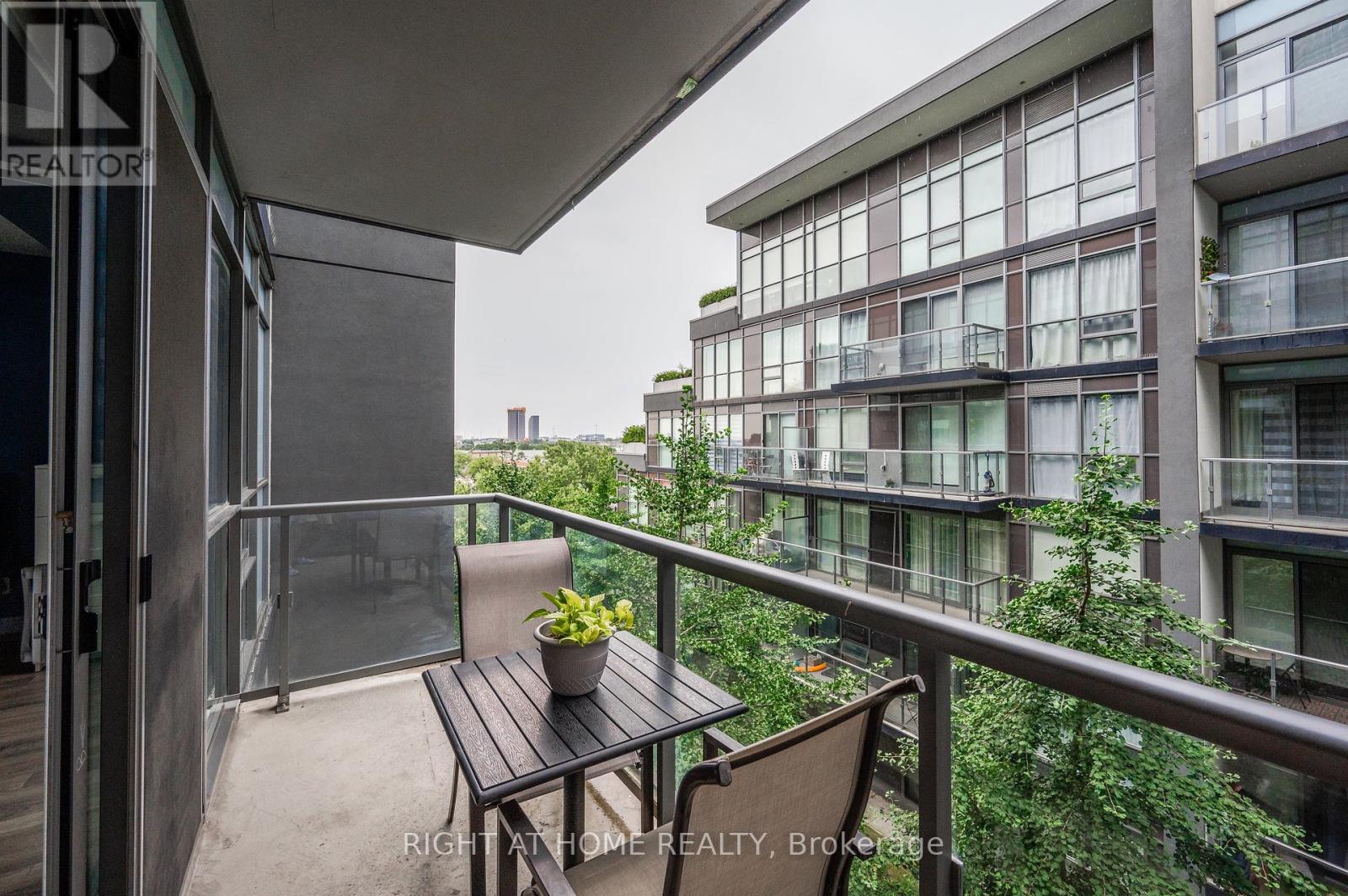 917 - 15 James Finlay Way, Toronto (Downsview-Roding-Cfb), Ontario  M3M 0B3 - Photo 17 - W12448869