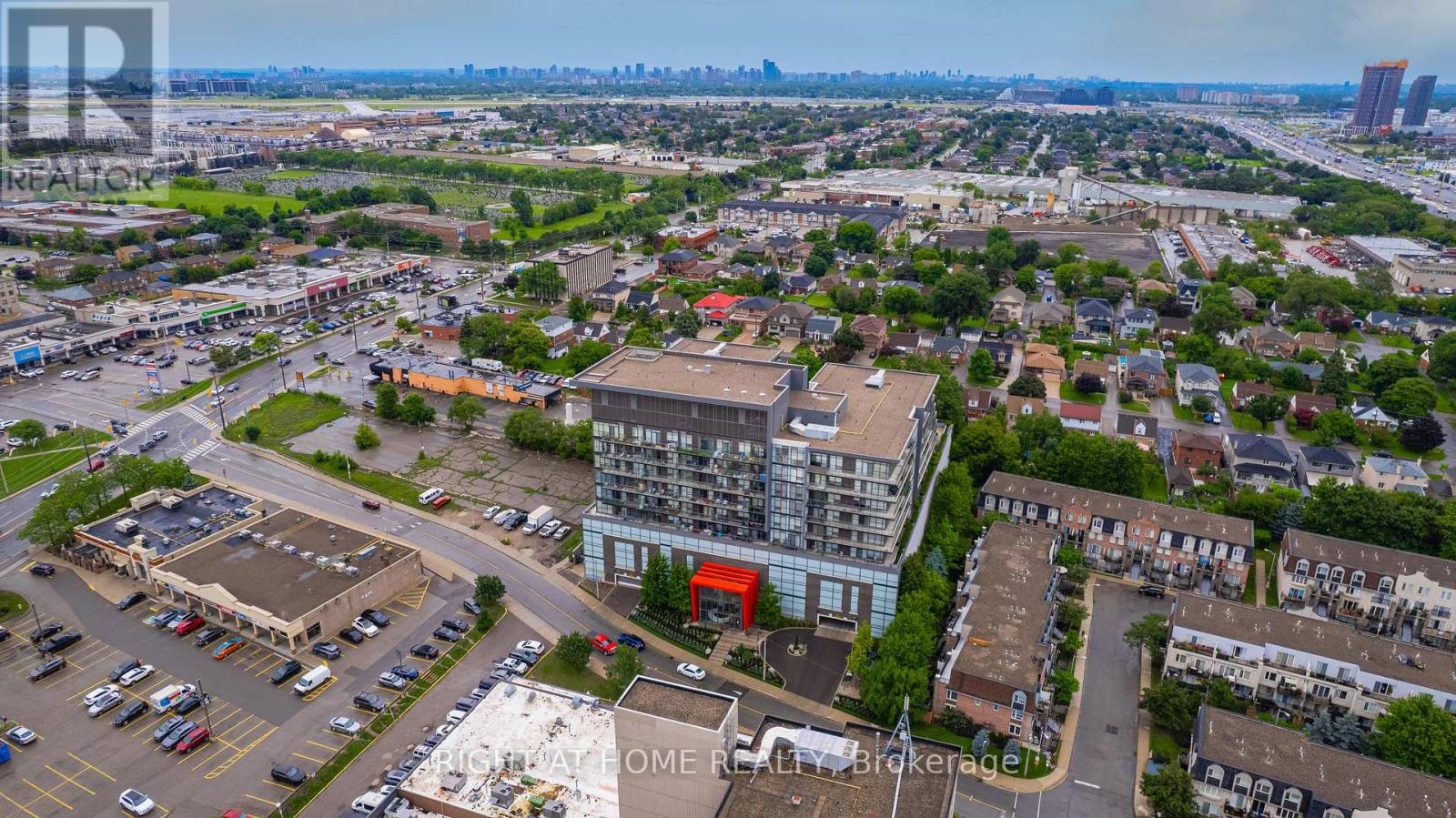 917 - 15 James Finlay Way, Toronto (Downsview-Roding-Cfb), Ontario  M3M 0B3 - Photo 2 - W12448869