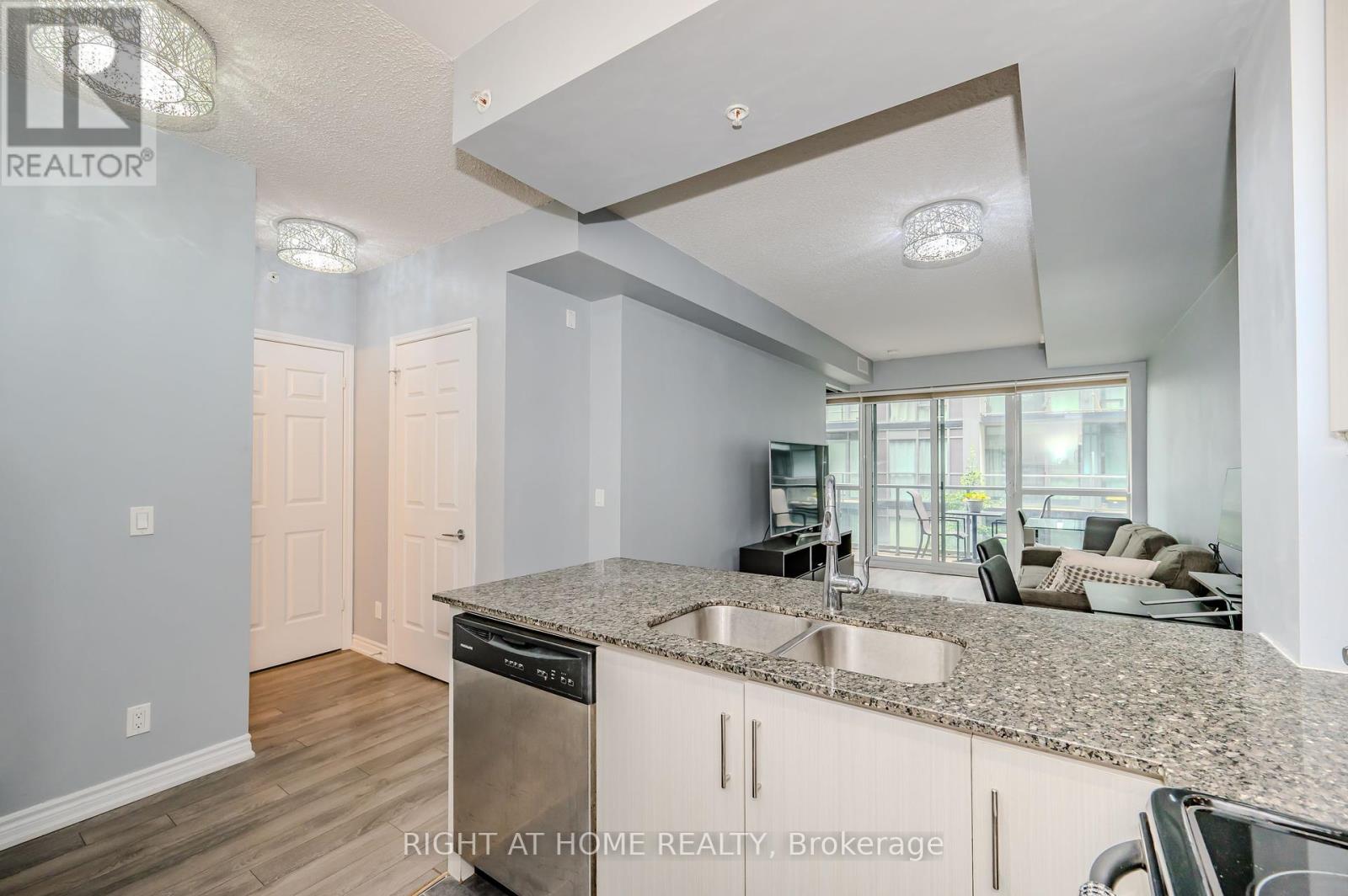 917 - 15 James Finlay Way, Toronto (Downsview-Roding-Cfb), Ontario  M3M 0B3 - Photo 6 - W12448869