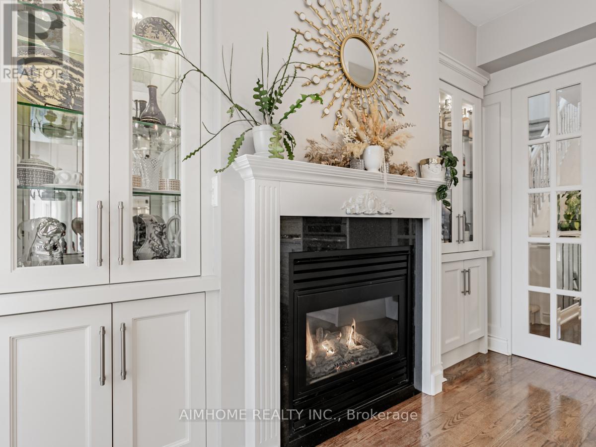 2 Brownstone Lane, Toronto, Ontario  M8X 2Z6 - Photo 12 - W12448903