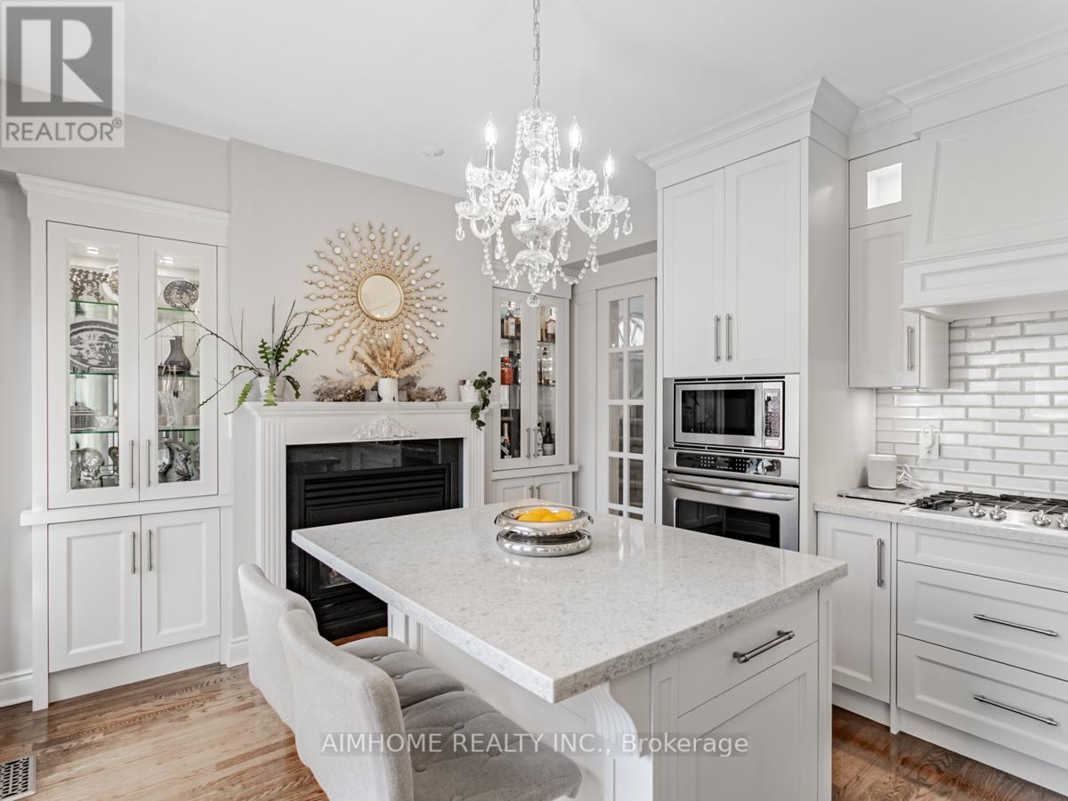 2 Brownstone Lane, Toronto, Ontario  M8X 2Z6 - Photo 13 - W12448903