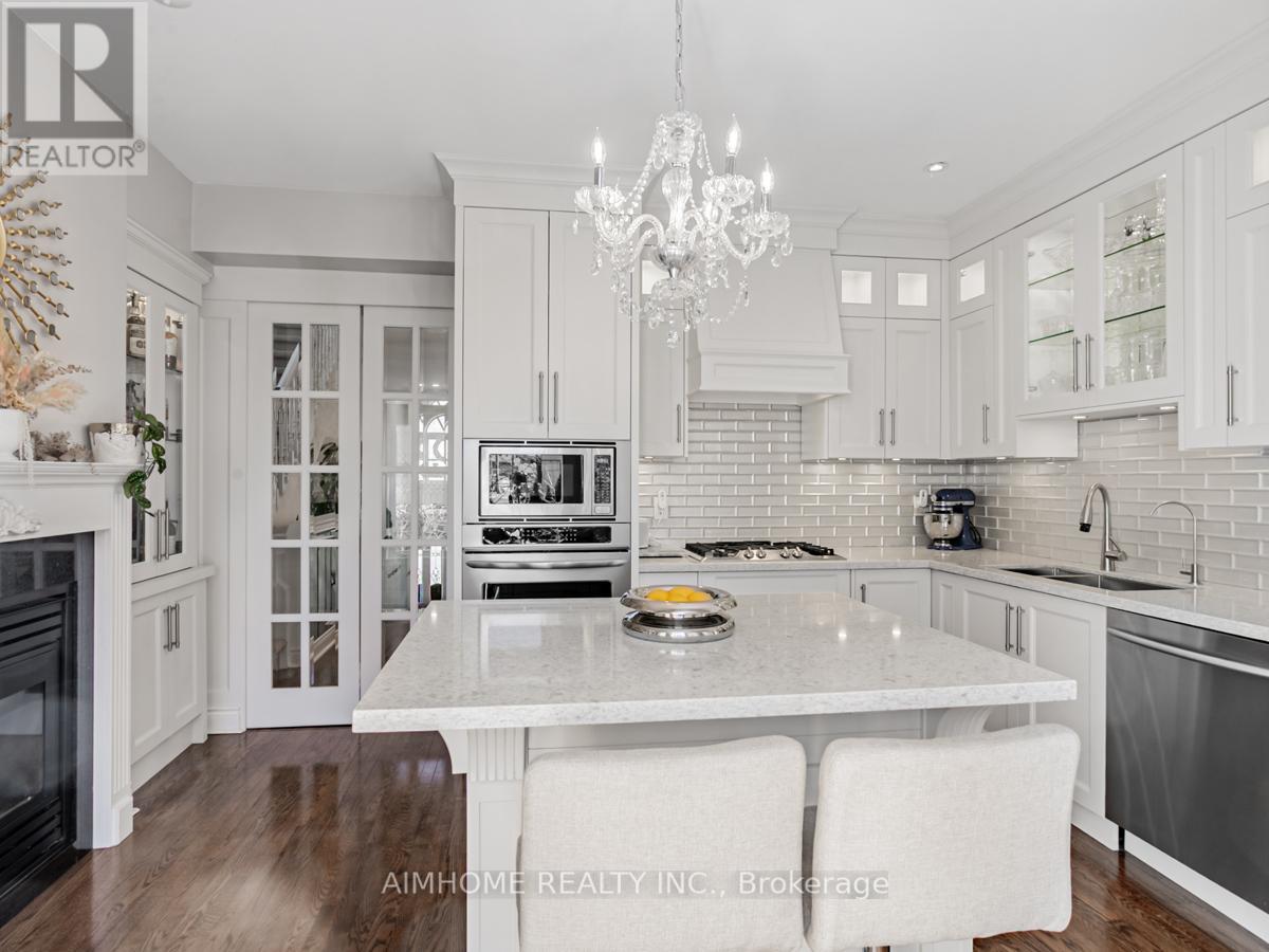 2 Brownstone Lane, Toronto, Ontario  M8X 2Z6 - Photo 16 - W12448903