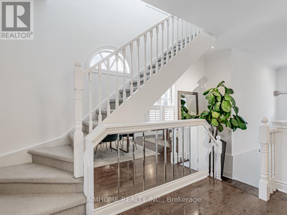 2 Brownstone Lane, Toronto, Ontario  M8X 2Z6 - Photo 18 - W12448903