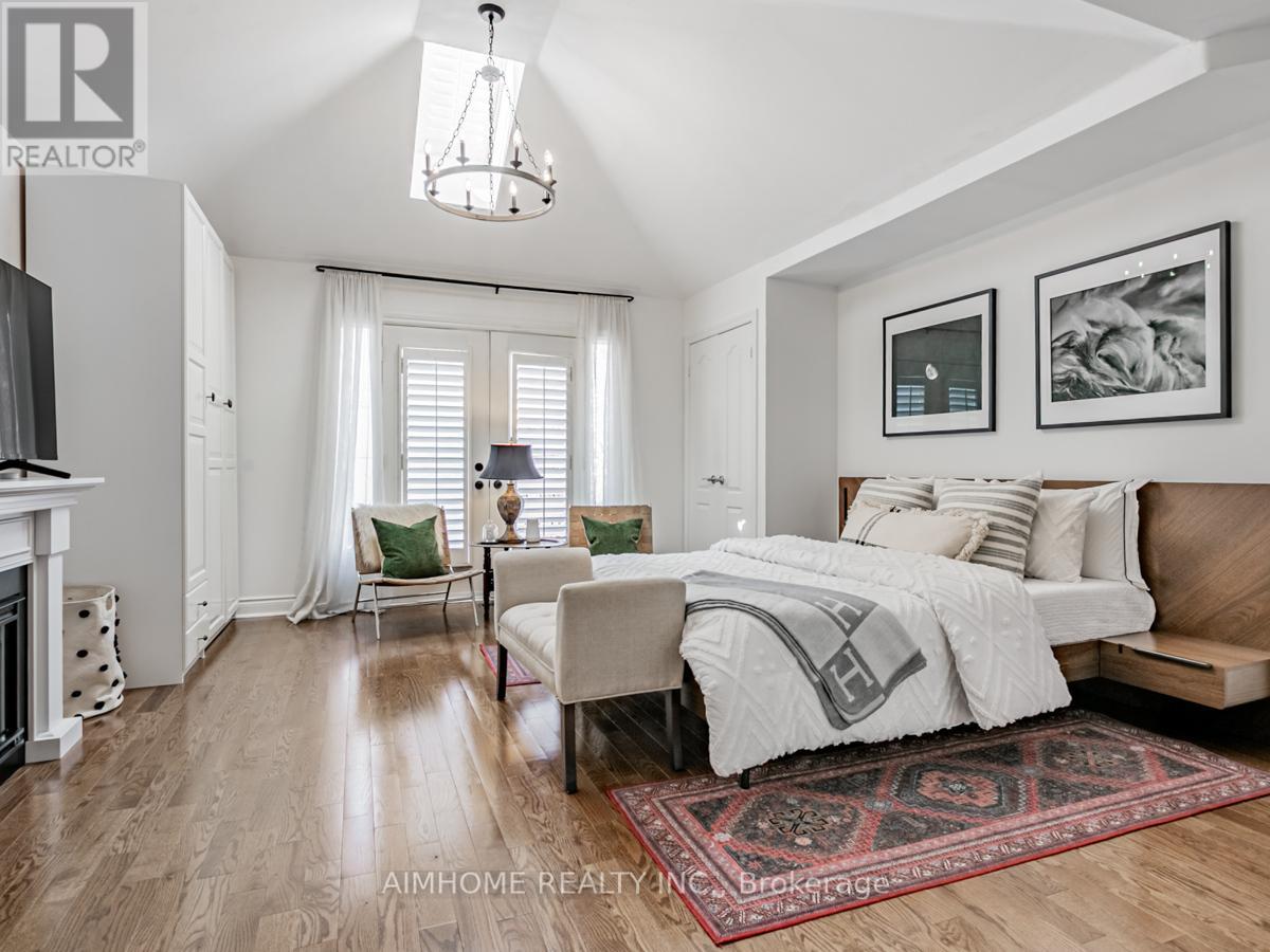 2 Brownstone Lane, Toronto, Ontario  M8X 2Z6 - Photo 24 - W12448903