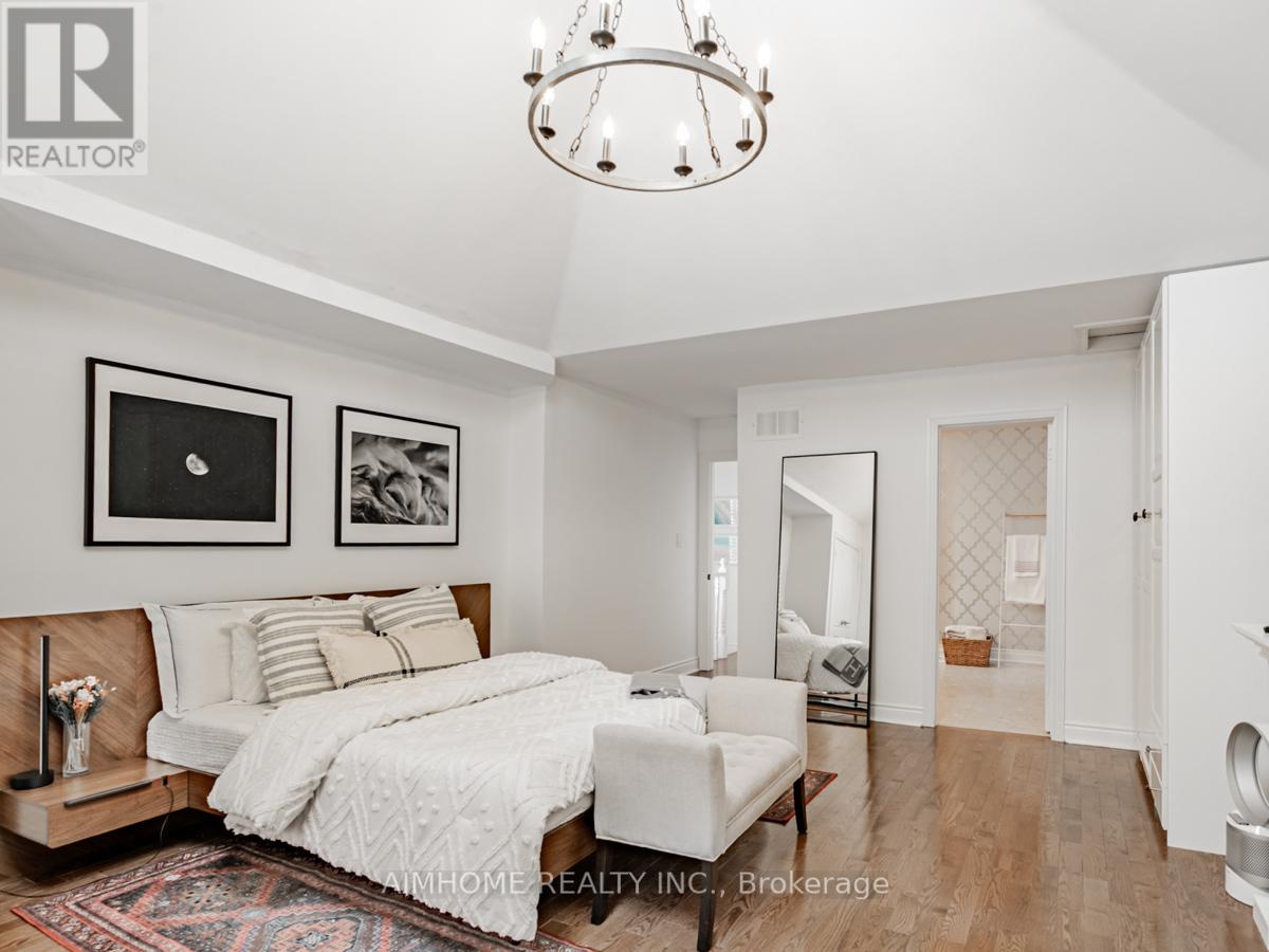 2 Brownstone Lane, Toronto, Ontario  M8X 2Z6 - Photo 25 - W12448903