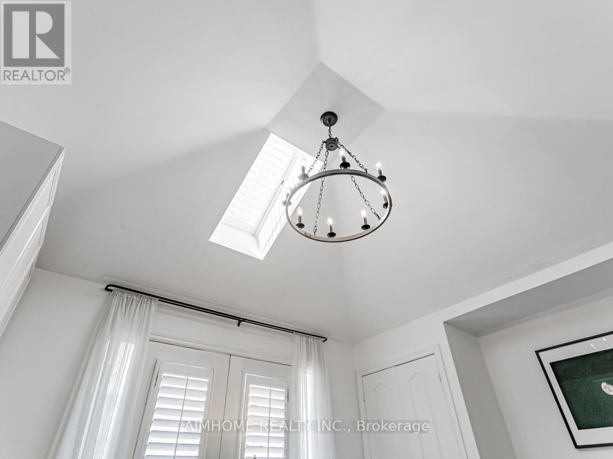 2 Brownstone Lane, Toronto, Ontario  M8X 2Z6 - Photo 26 - W12448903