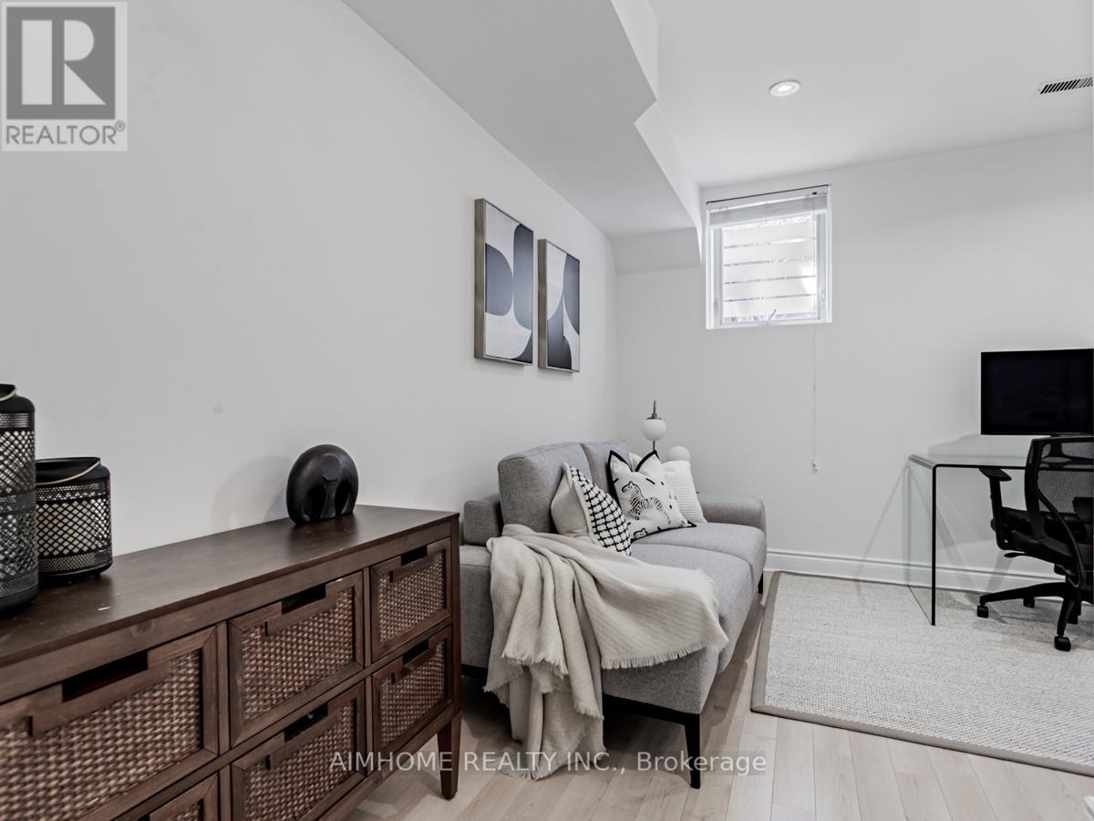 2 Brownstone Lane, Toronto, Ontario  M8X 2Z6 - Photo 32 - W12448903