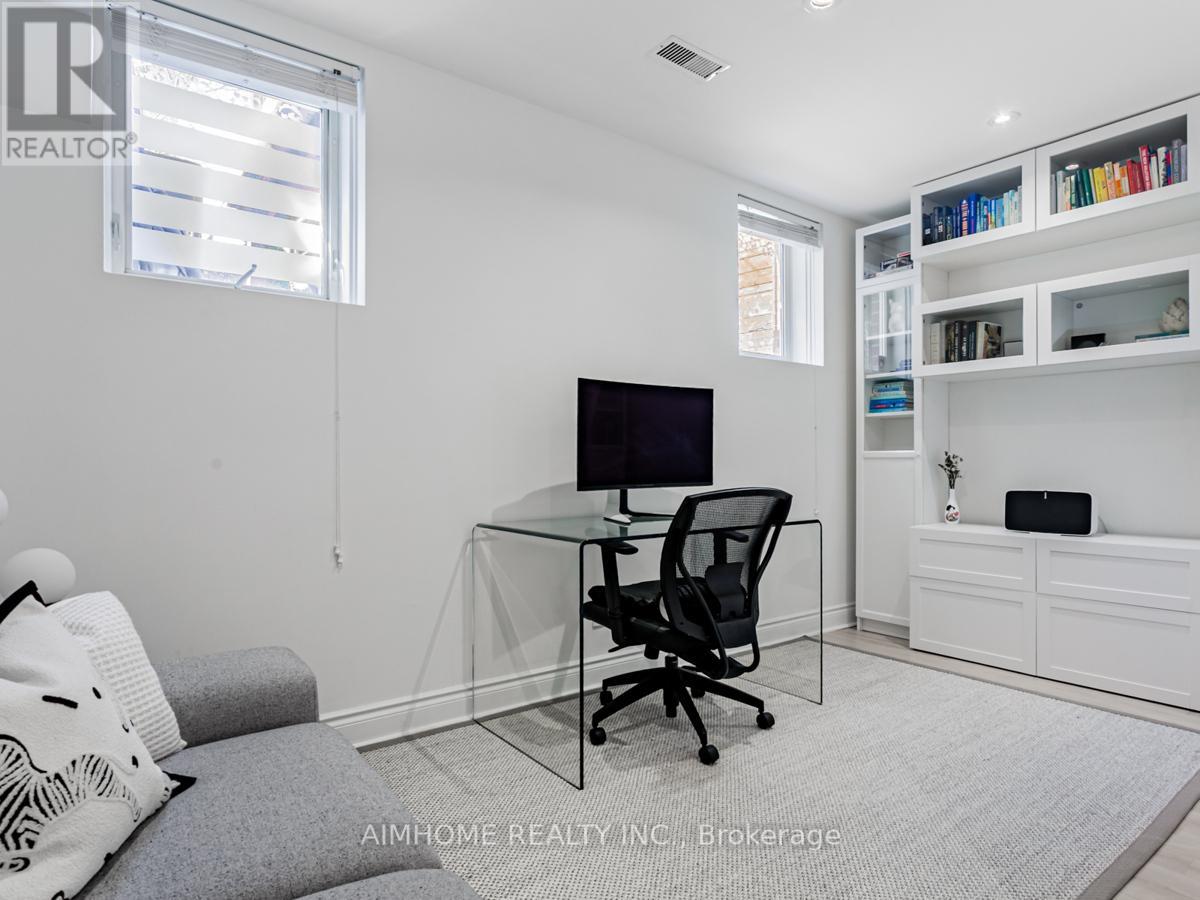 2 Brownstone Lane, Toronto, Ontario  M8X 2Z6 - Photo 33 - W12448903