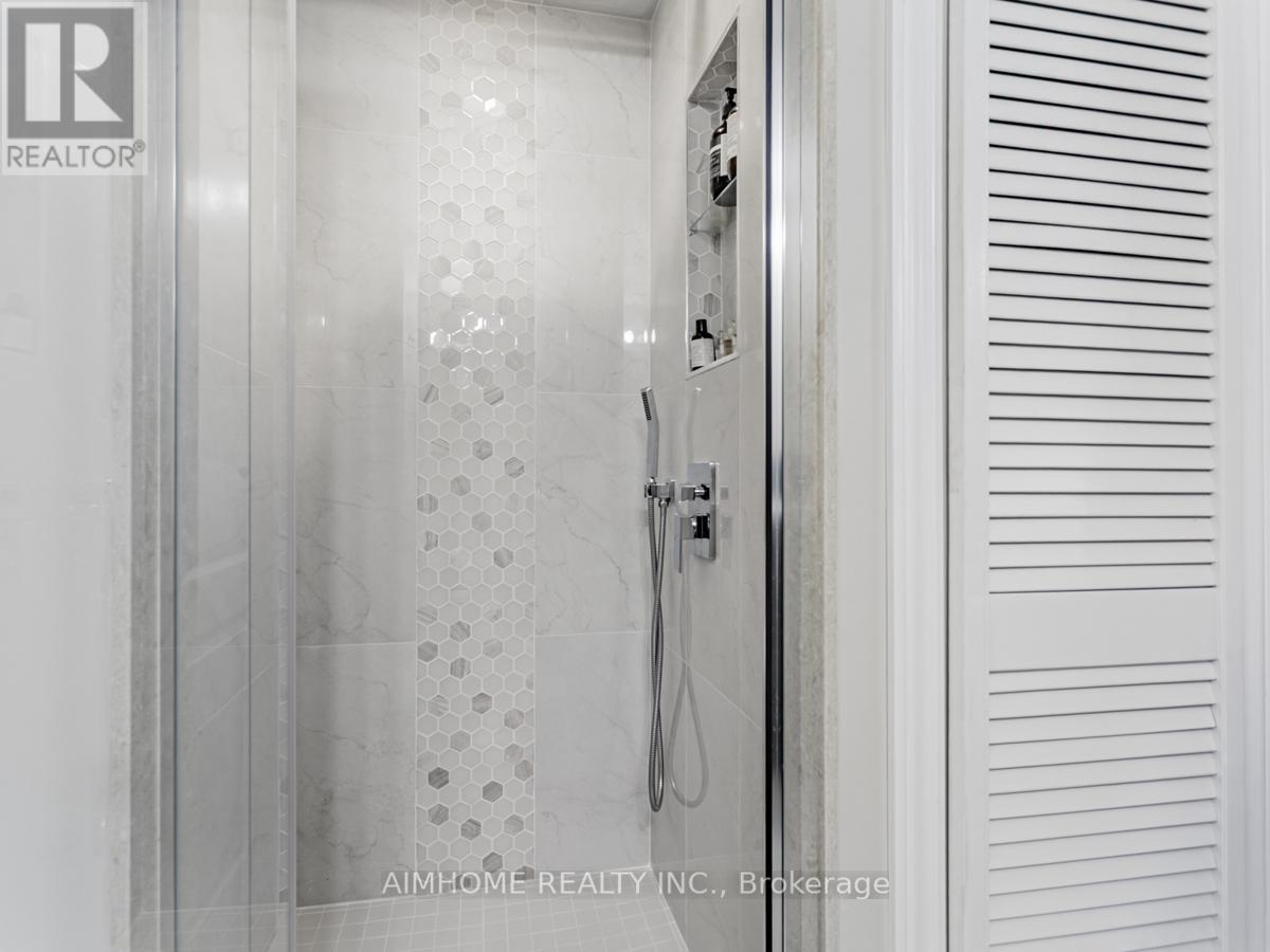 2 Brownstone Lane, Toronto, Ontario  M8X 2Z6 - Photo 35 - W12448903