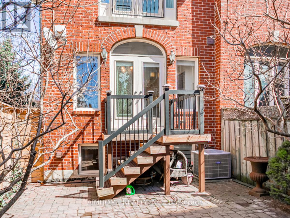 2 Brownstone Lane, Toronto, Ontario  M8X 2Z6 - Photo 38 - W12448903