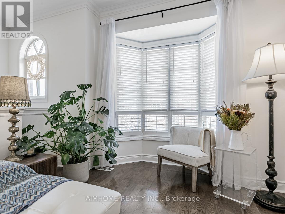 2 Brownstone Lane, Toronto, Ontario  M8X 2Z6 - Photo 6 - W12448903