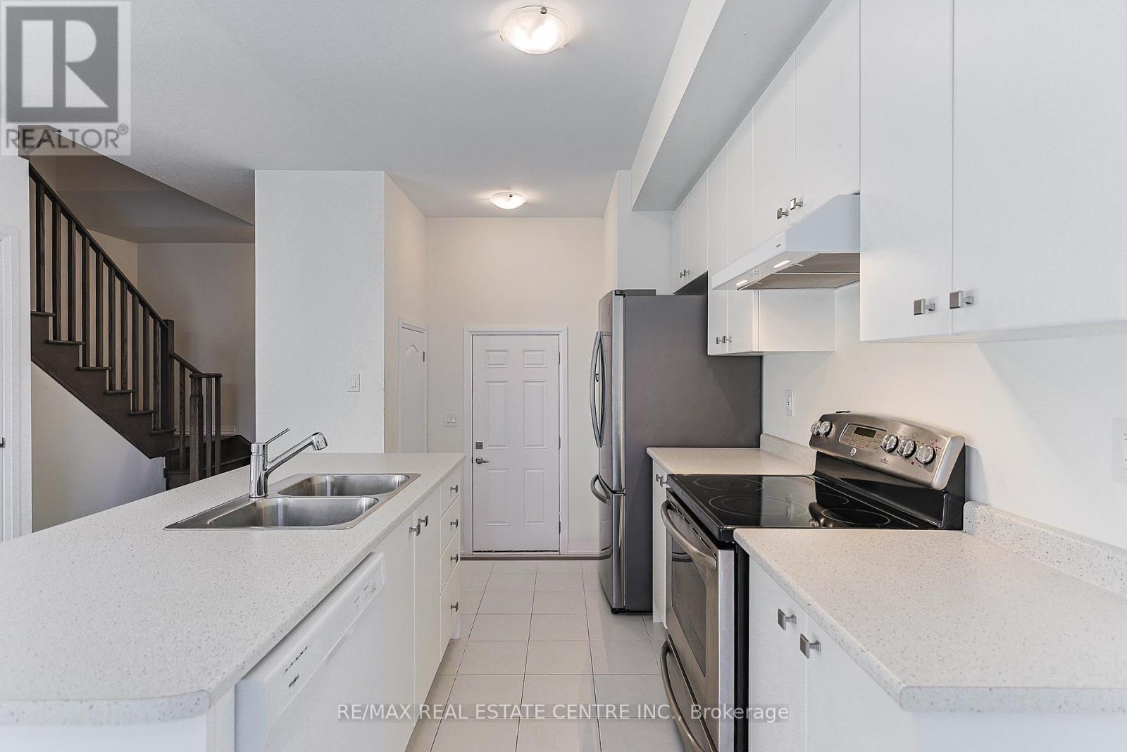 124 Granville Crescent, Haldimand, Ontario  N3W 0J7 - Photo 12 - X12448735