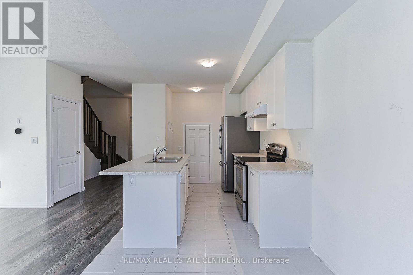 124 Granville Crescent, Haldimand, Ontario  N3W 0J7 - Photo 8 - X12448735