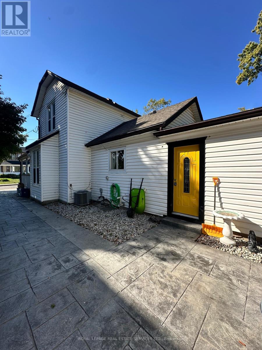 4347 Simcoe Street, Niagara Falls (Downtown), Ontario  L2E 1T5 - Photo 11 - X12448743