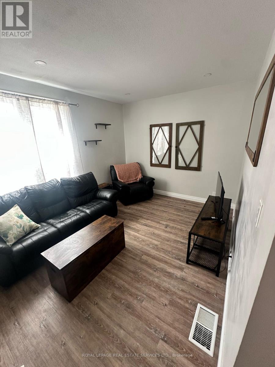 4347 Simcoe Street, Niagara Falls (Downtown), Ontario  L2E 1T5 - Photo 4 - X12448743
