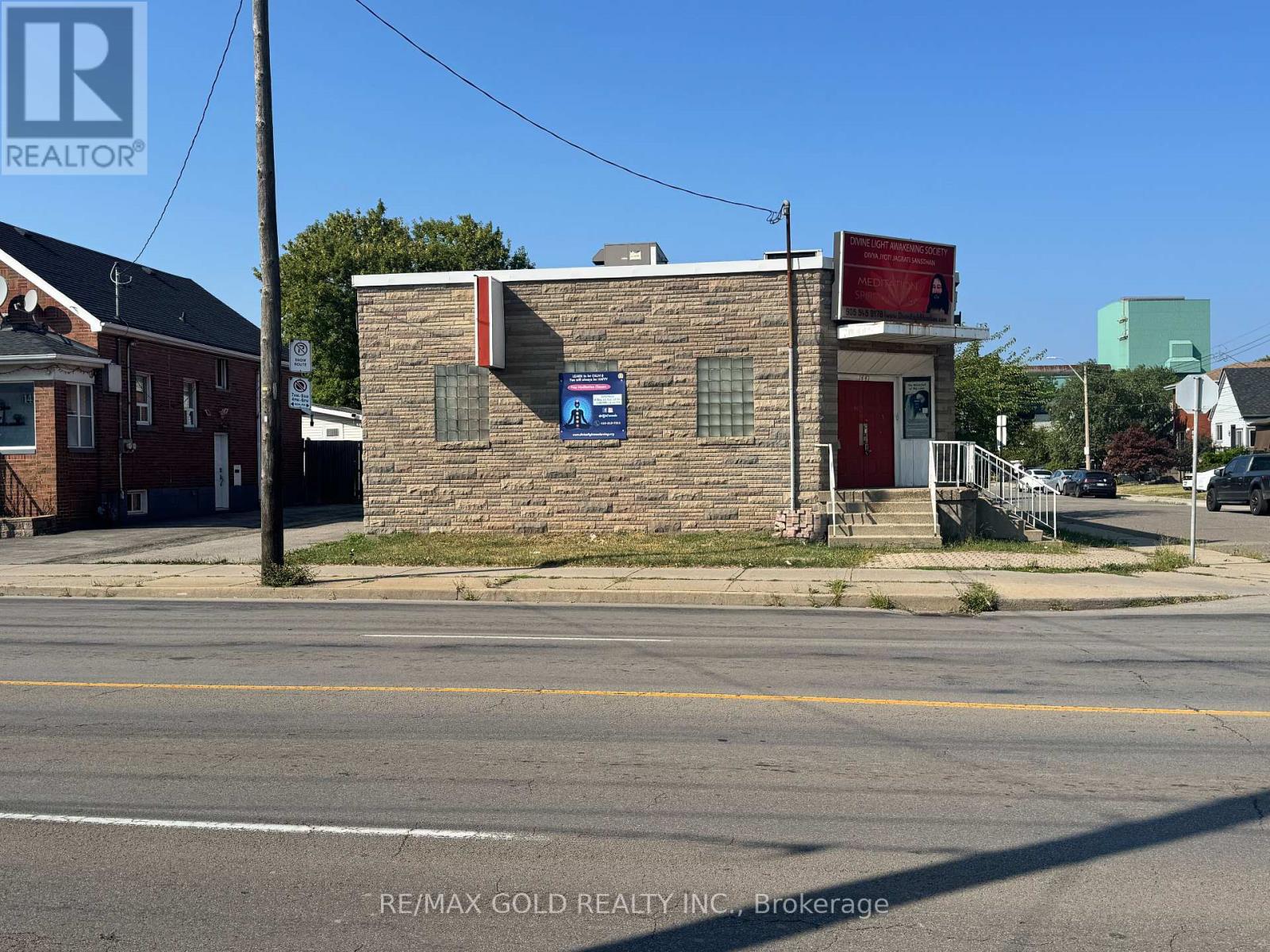 1441 Barton Street E, Hamilton (Homeside), Ontario  L8H 2W7 - Photo 1 - X12448802