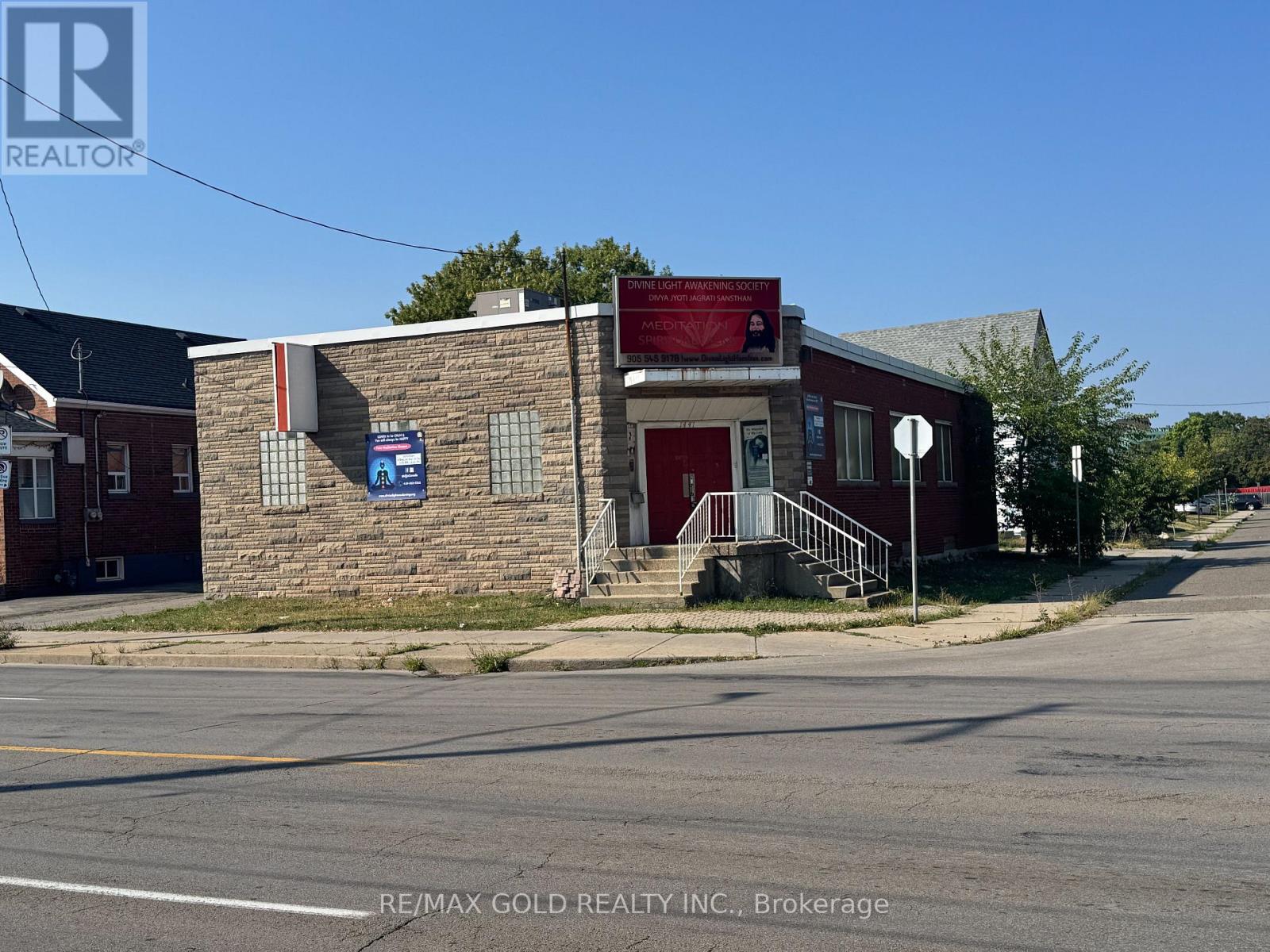 1441 Barton Street E, Hamilton (Homeside), Ontario  L8H 2W7 - Photo 2 - X12448802