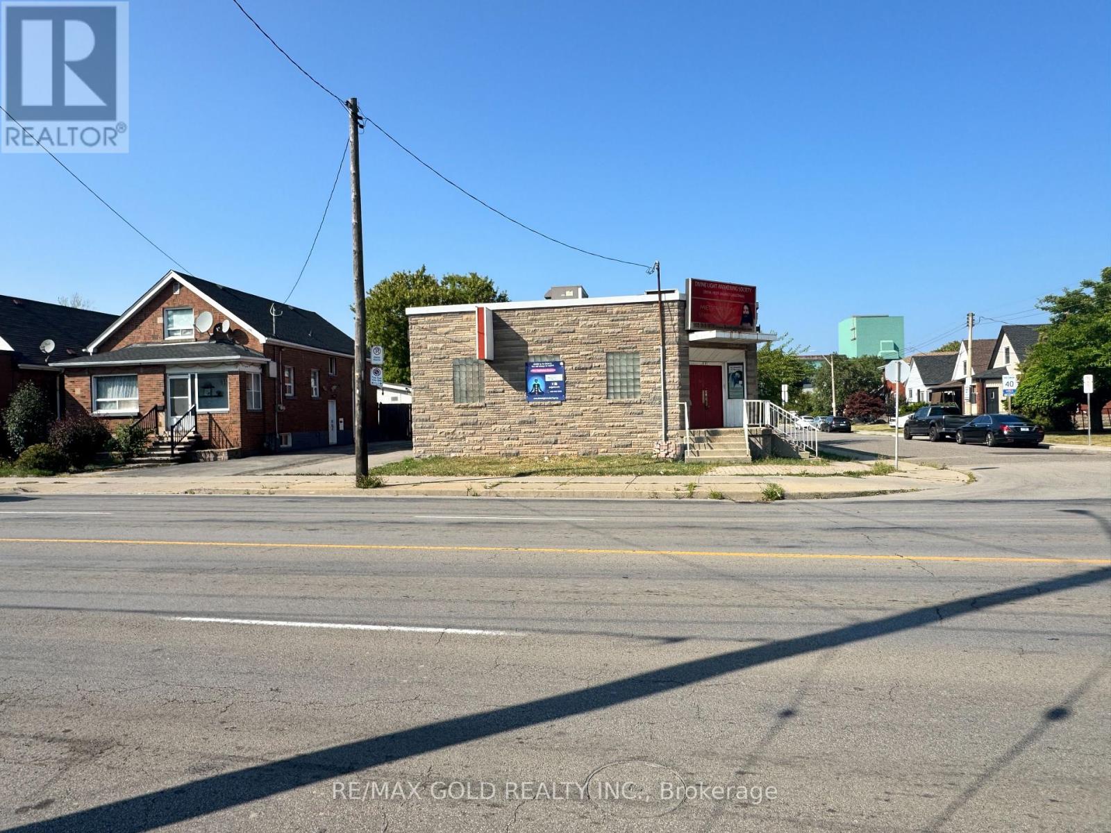 1441 Barton Street E, Hamilton (Homeside), Ontario  L8H 2W7 - Photo 5 - X12448802