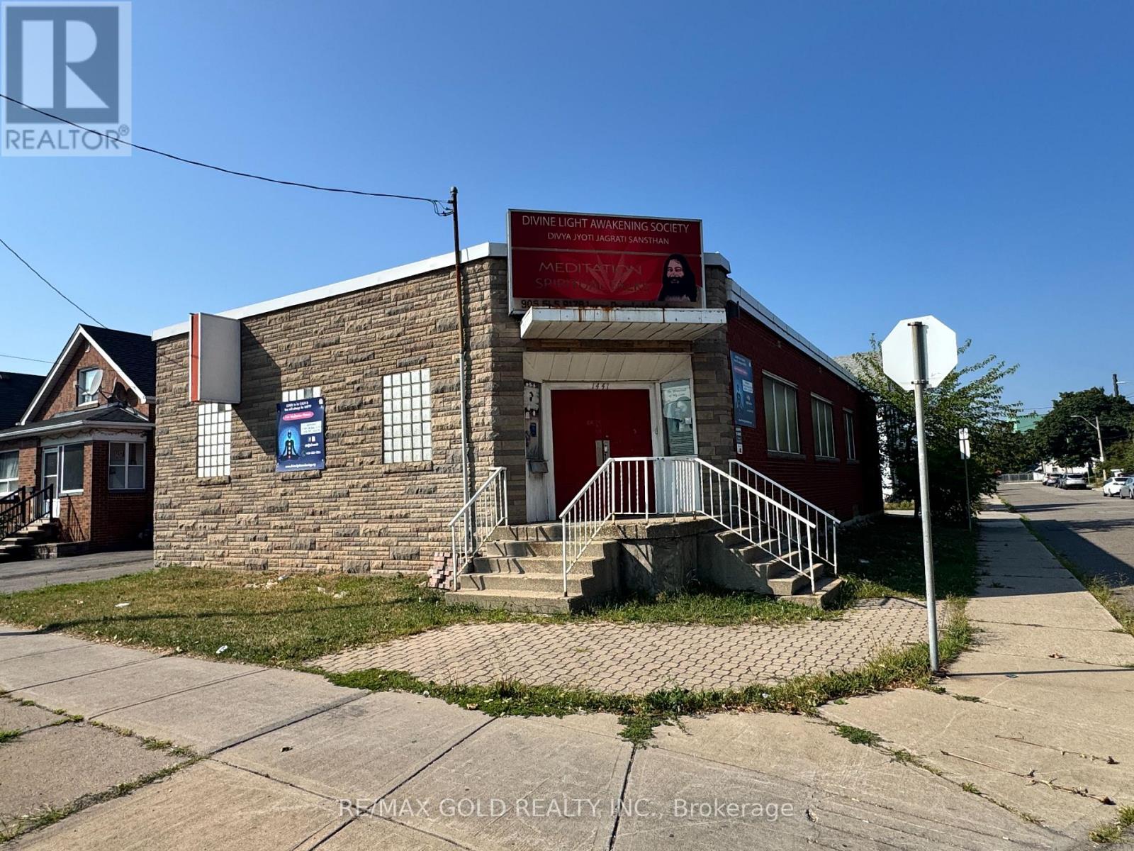 1441 Barton Street E, Hamilton (Homeside), Ontario  L8H 2W7 - Photo 9 - X12448802
