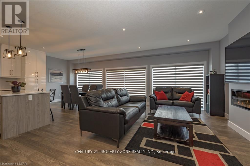 Upper - 3002 Heardcreek Trail, London North, Ontario  N6G 2S7 - Photo 10 - X12448813
