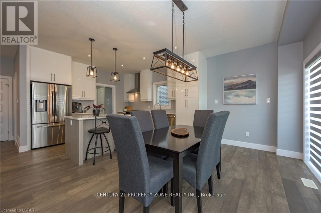 Upper - 3002 Heardcreek Trail, London North, Ontario  N6G 2S7 - Photo 11 - X12448813