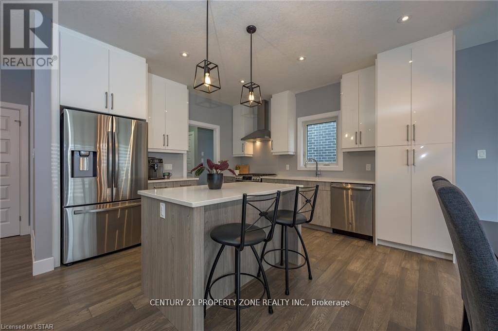 Upper - 3002 Heardcreek Trail, London North, Ontario  N6G 2S7 - Photo 12 - X12448813