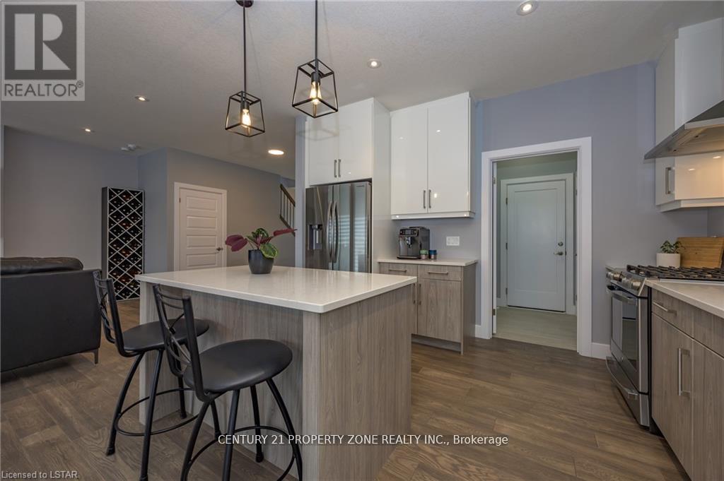 Upper - 3002 Heardcreek Trail, London North, Ontario  N6G 2S7 - Photo 15 - X12448813